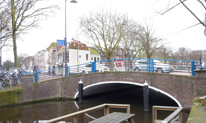 Hooigracht, Langezaal, gepekte brug nw.jpg